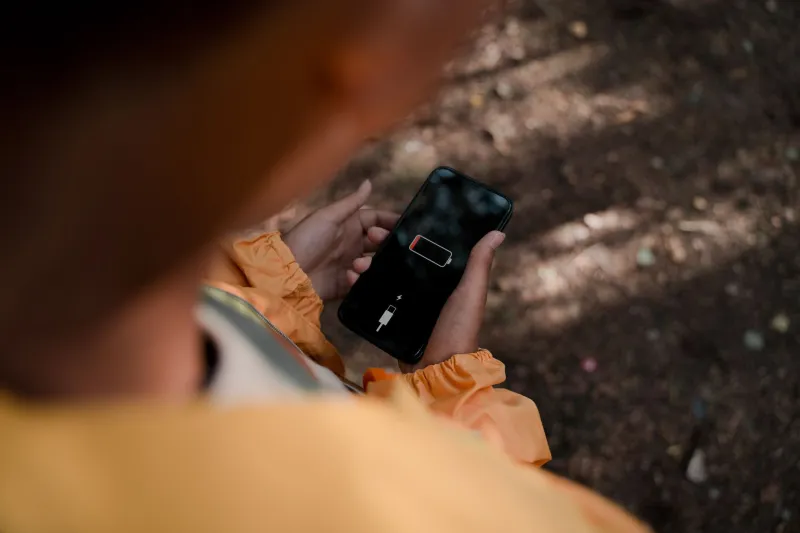 The 20% Cliff: The Real Reason Your Phone Battery Nosedives at the End — And Why Nobody's Fixing It